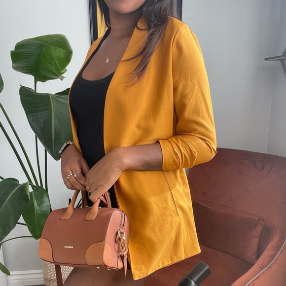 🏆 Gold Three Quarter Sleeves Blazer 🏆 - Picture 3 of 5